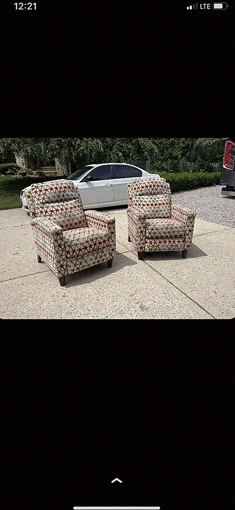 Beautiful multicolored barely used mcm recliners ( ** NEGOTIABLE PRICE **)