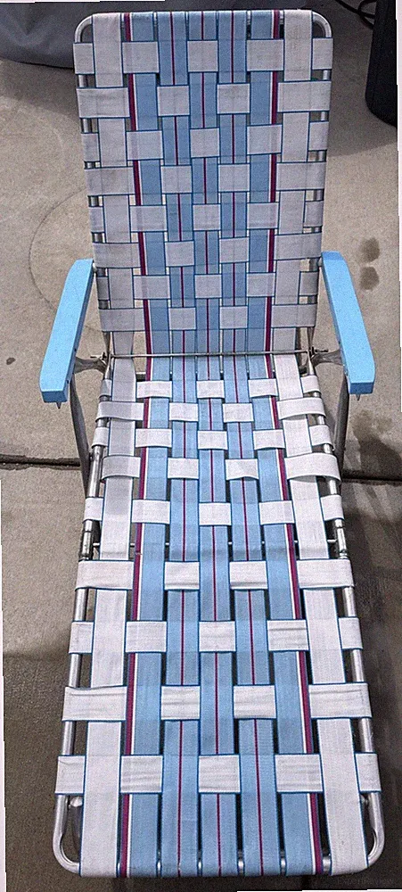 Vintage Aluminum Webbed Folding Reclining Lawn Chaise Lounge Chair Blue White